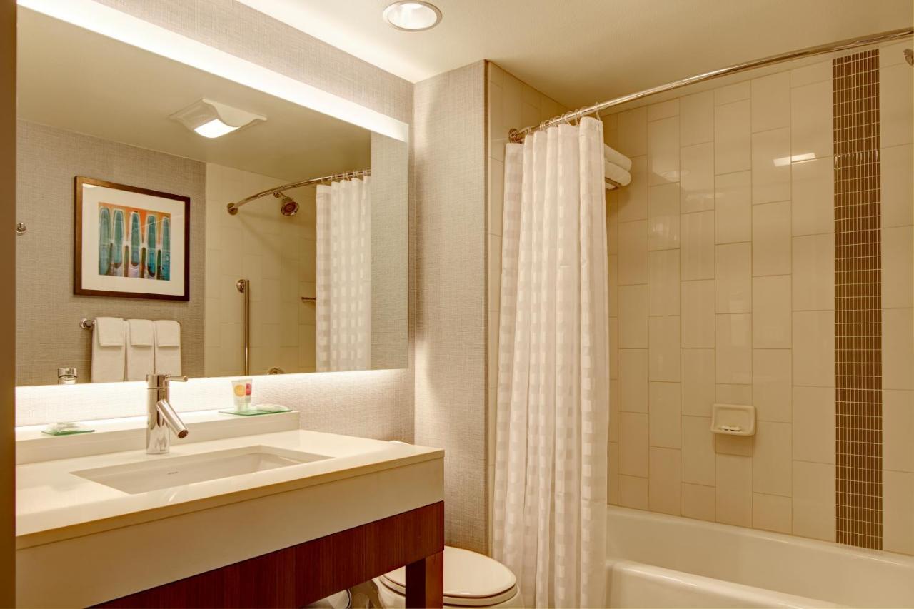 Hyatt Place Airport Hotel 3*