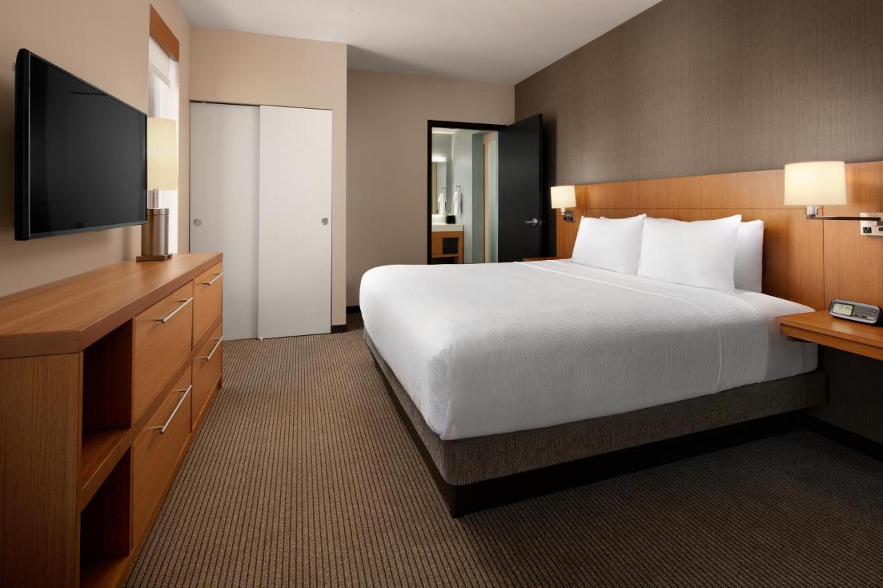 Hotel Hyatt Place Airport 3*