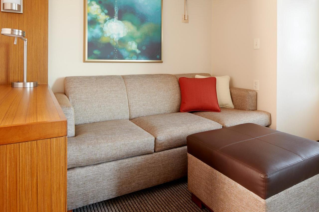 Hyatt Place Airport