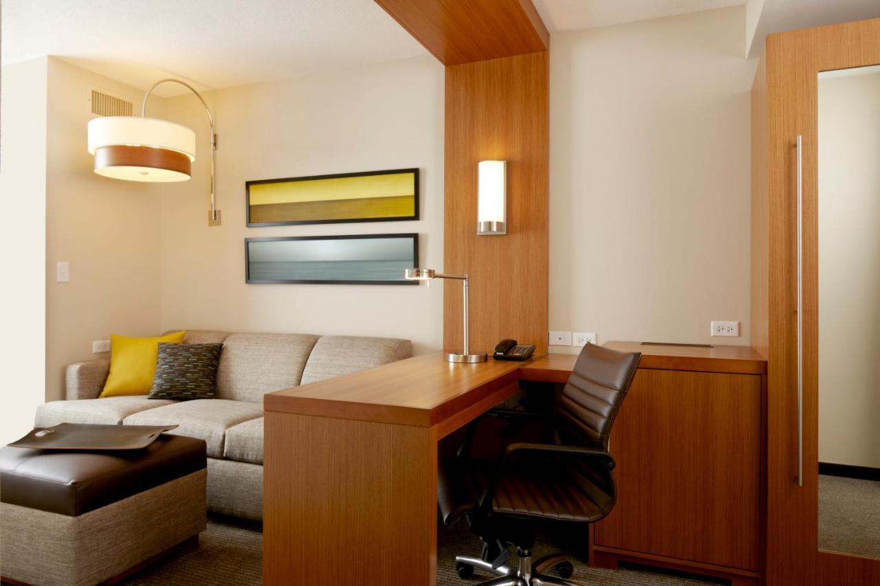 Hyatt Place Airport Hotel 3*
